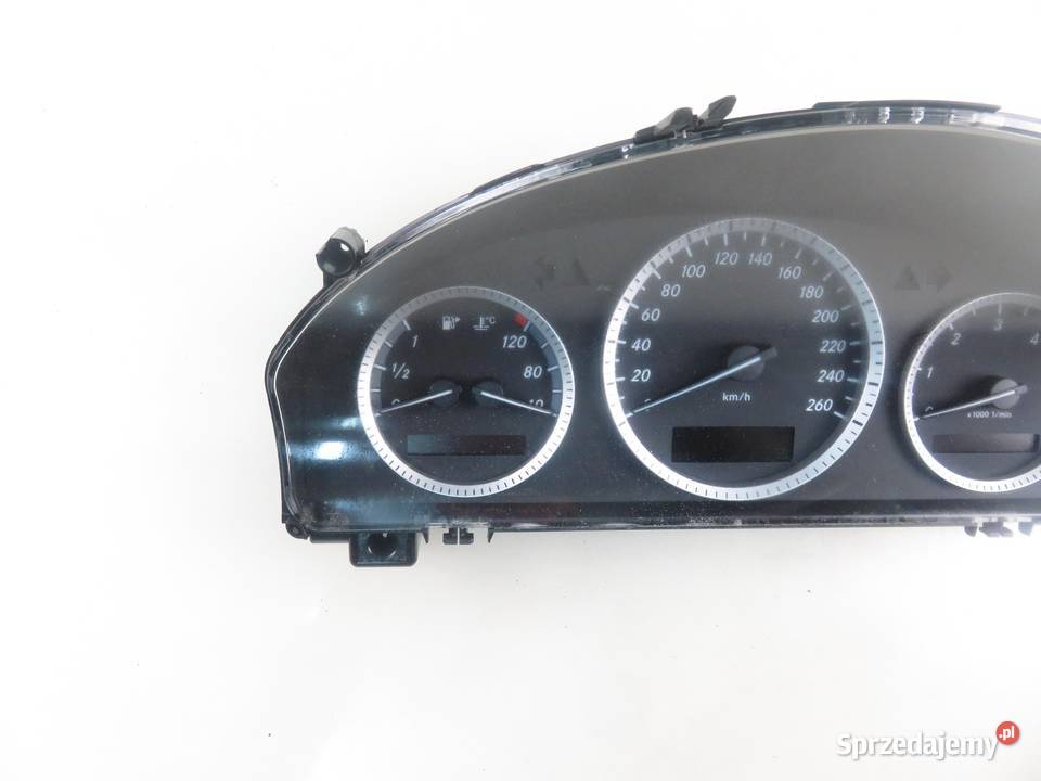 LICZNIK MERCEDES S204 200 CDI 2049001705 osobowe