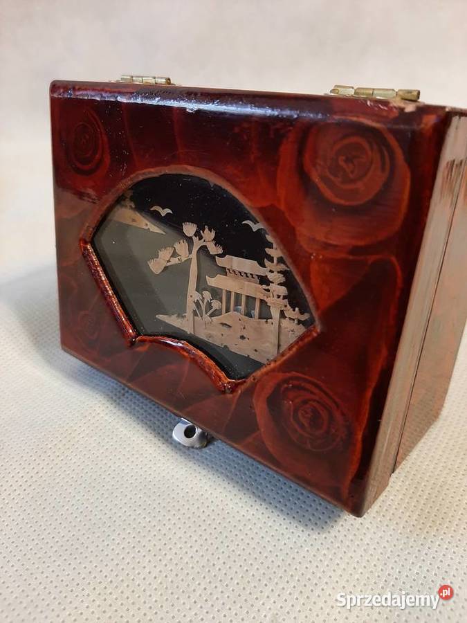 Japońska szkatułkapuzderko bogato zdobiona słomą Rękodzieło Inowrocław