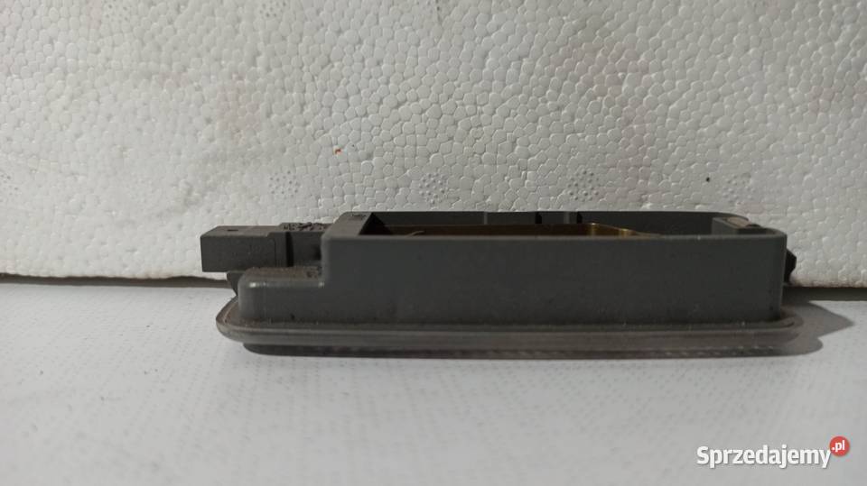 Lampka oświetlenia kabiny podsufitki Audi A3 A4 osobowe Wyposażenie wnętrza Dębica sprzedam