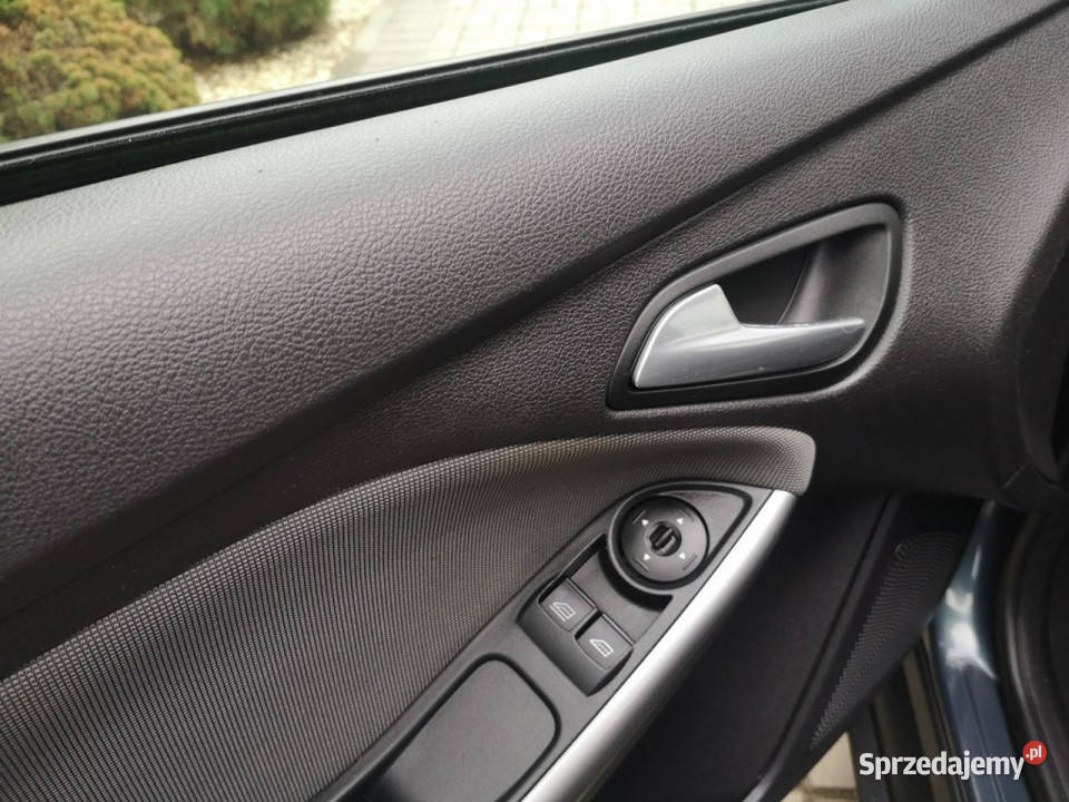 Ford Focus 10 12V 125 Klimatronik Halogeny ASR (kontrola trakcji) Strzegom