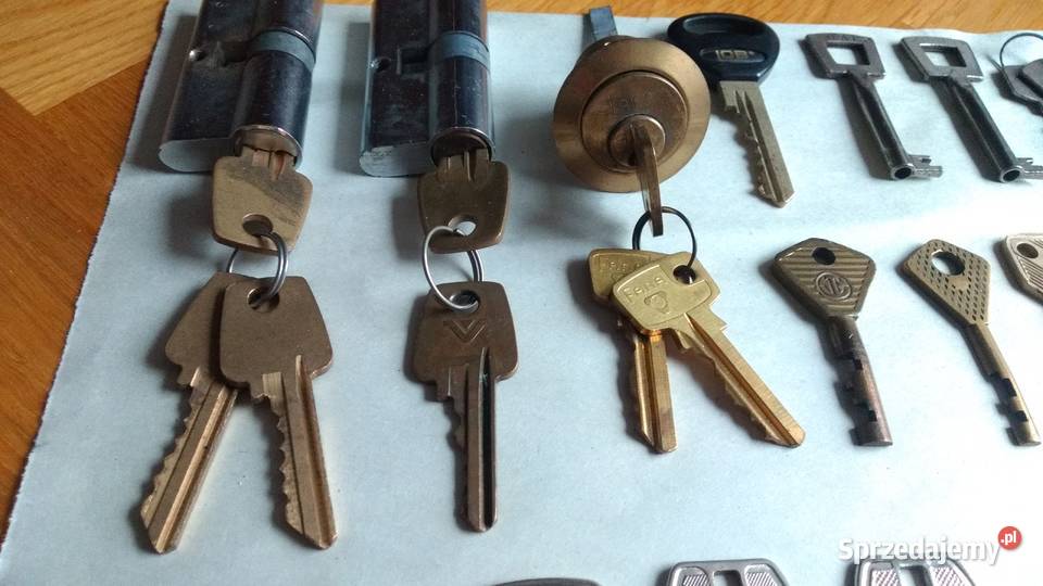 Stare klucze do zamków patentowych drzwi kłódek śląskie Chorzów