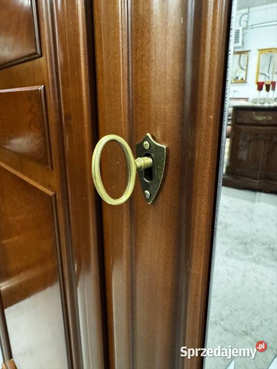 Piękna szafa 3 drzwiowa z lustrem orzech Ełk