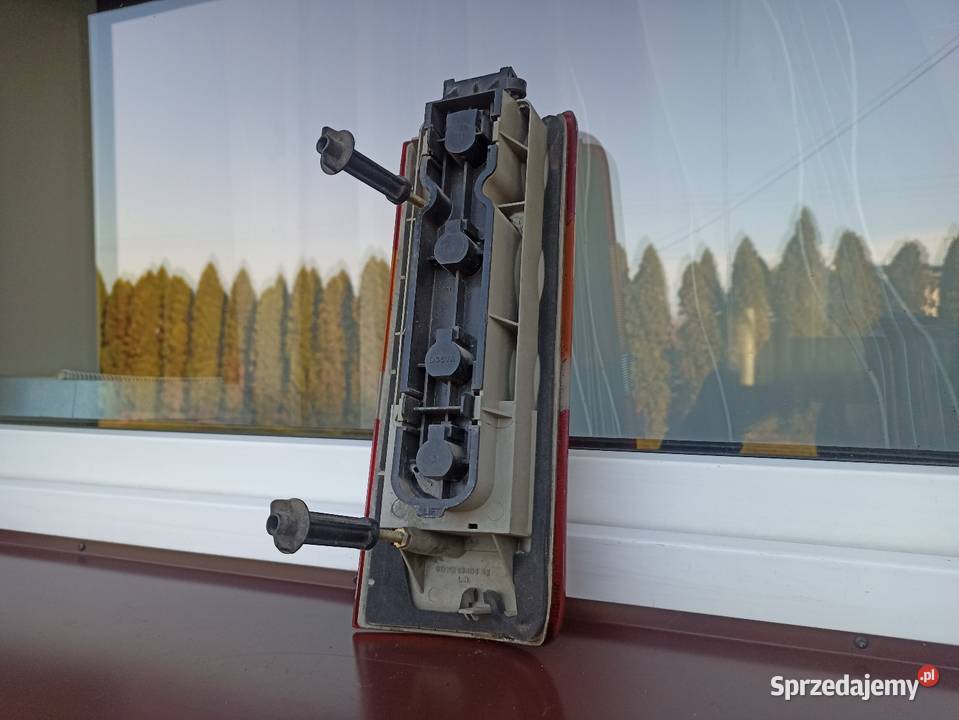 Ford Courier lampa tył tylna lewa wkład oprawka łódzkie