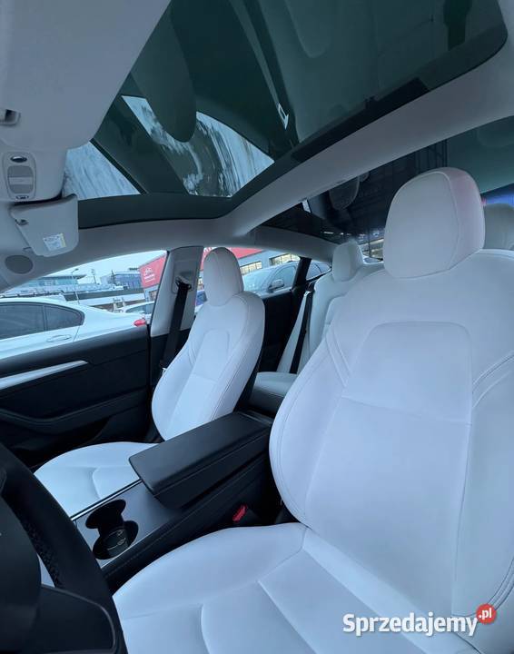 Tesla Model 3 Poznań