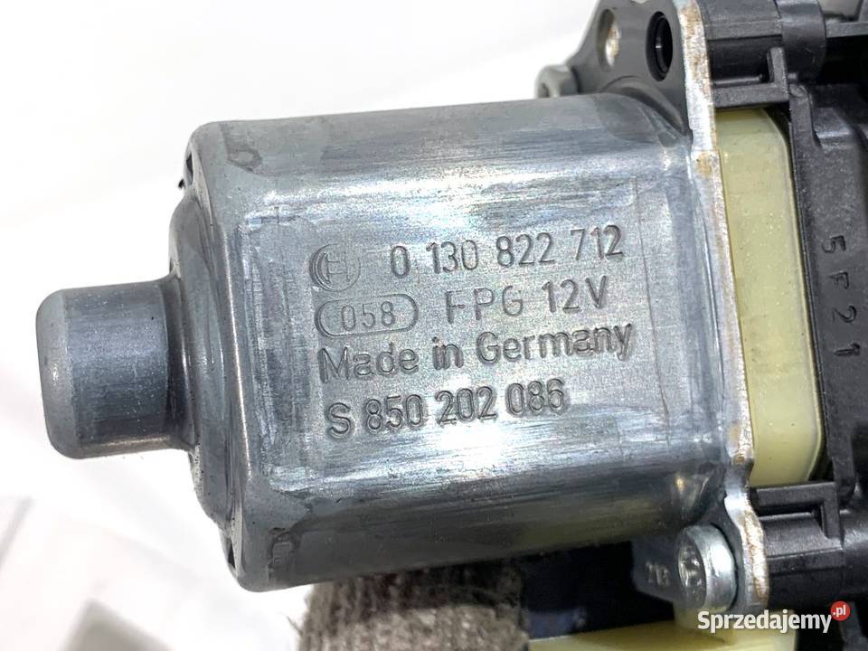 PODNOŚNIK SZYBY PRAWY TYŁ AUDI A3 8V 8V4839462