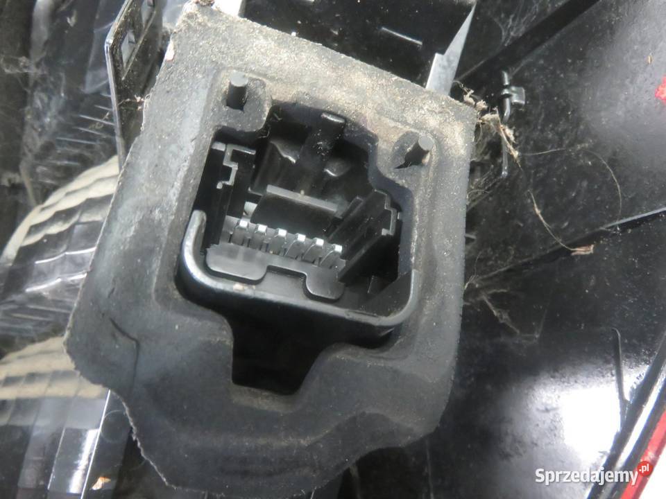 LAMPA LEWA TYLNA RENAULT SCENIC II 8200127704E osobowe