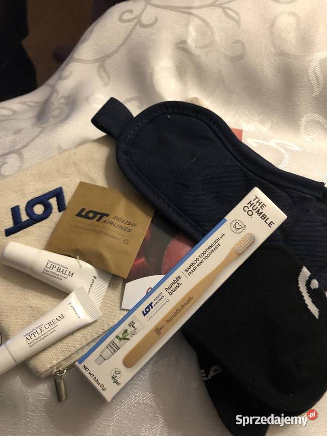 saszetka podróżna kosmetyki wygodna logo LOT mazowieckie Zegrze