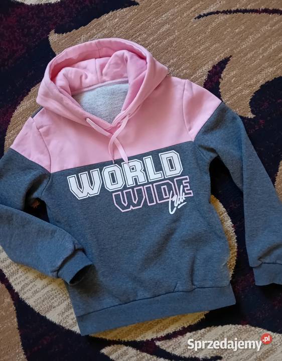 Ciepła bluza z kapturem i kieszeniami