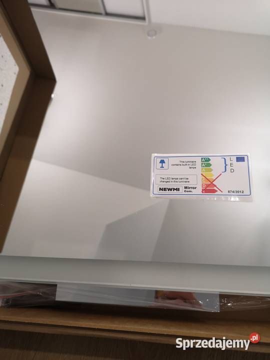 Lustro wysuwane z oświetleniem LED 60x60 Lustra Tuchów