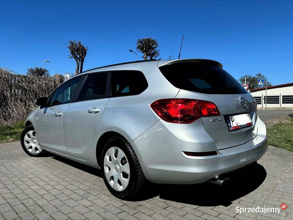 Opel Astra Rok produkcji 2011 Czarnków