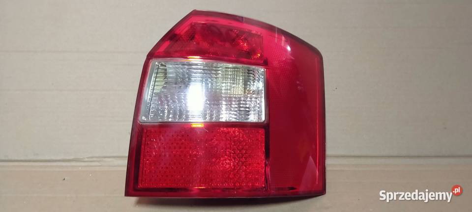 AUDI A4 B6 KOMBI 0104 LAMPA TYLNA PRAWA śląskie Bielsko-Biała