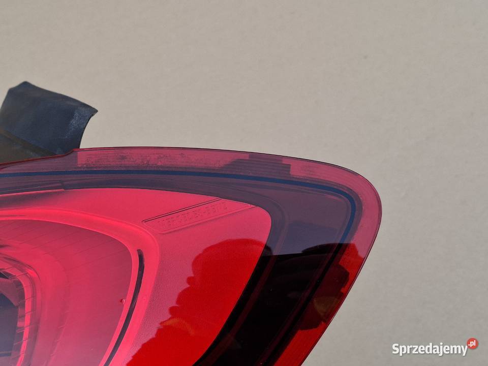 MERCEDES BKLASA W247 LAMPA PRAWY TYŁ LED PRAWA Bieleń