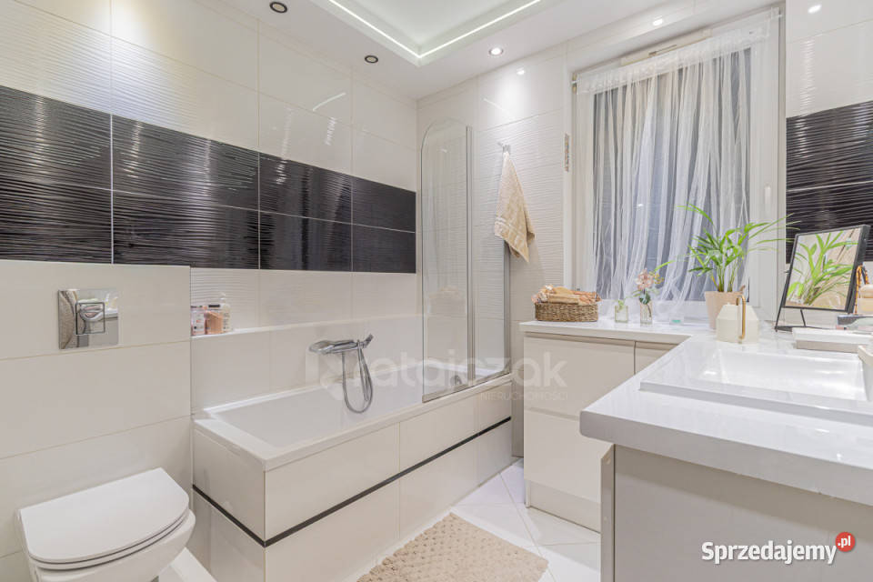 sprzedaży mieszkania 8146m2 4 pokojowe Kosakowo