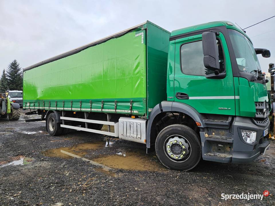 MercedesBenz AROCS 1824 Samochód skrzyniowy Rok produkcji 2016 Ropczyce
