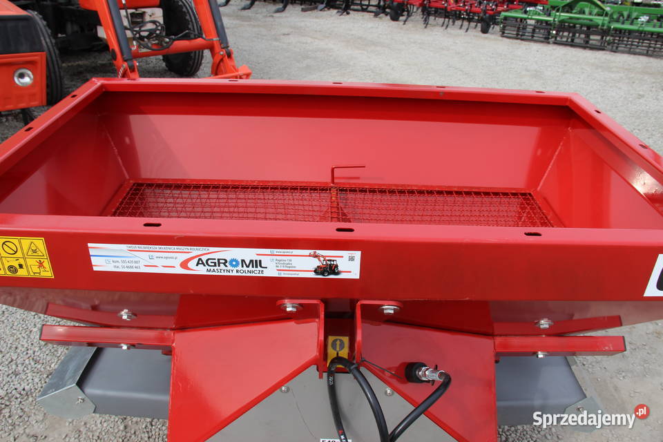 Rozsiewacz dwutalerzowy sadowniczy Tytan Strumyk Rozsiewacze nawozów Rogóźno