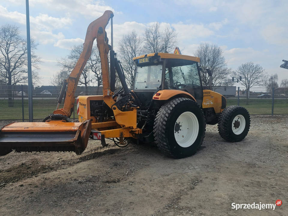 Ciągnik Renault Ergos 456 z kosiarką bijakową