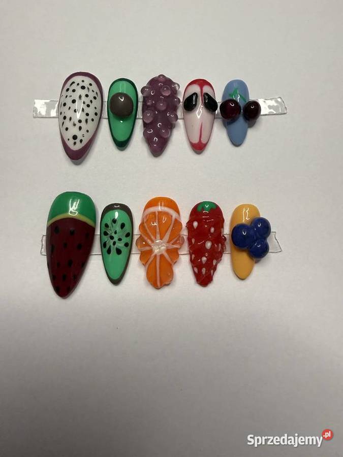 Press on nails owoce