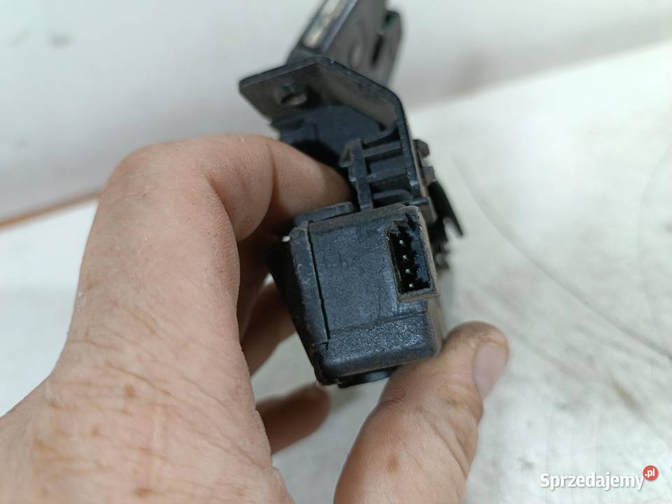 ZAMEK KLAPY TYŁ BMW E90 8196401