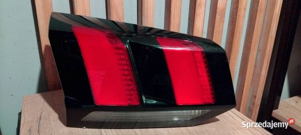 Lampa tylnia lewa Peugot 5008 oryginał Janowice sprzedam