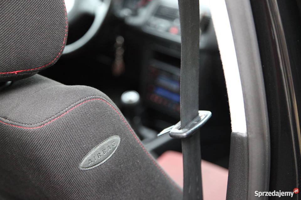 Volkswagen Golf 4 16 SR 8V Bogate wyposażenie podgrzewane fotele Poznań
