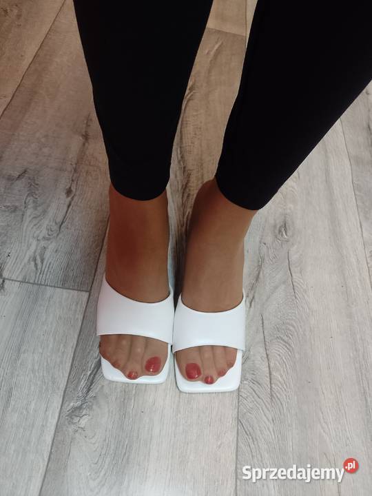 40 Ekskluzywne białe klapki wieczorowe z Londynu Sandały i klapki małopolskie Kraków