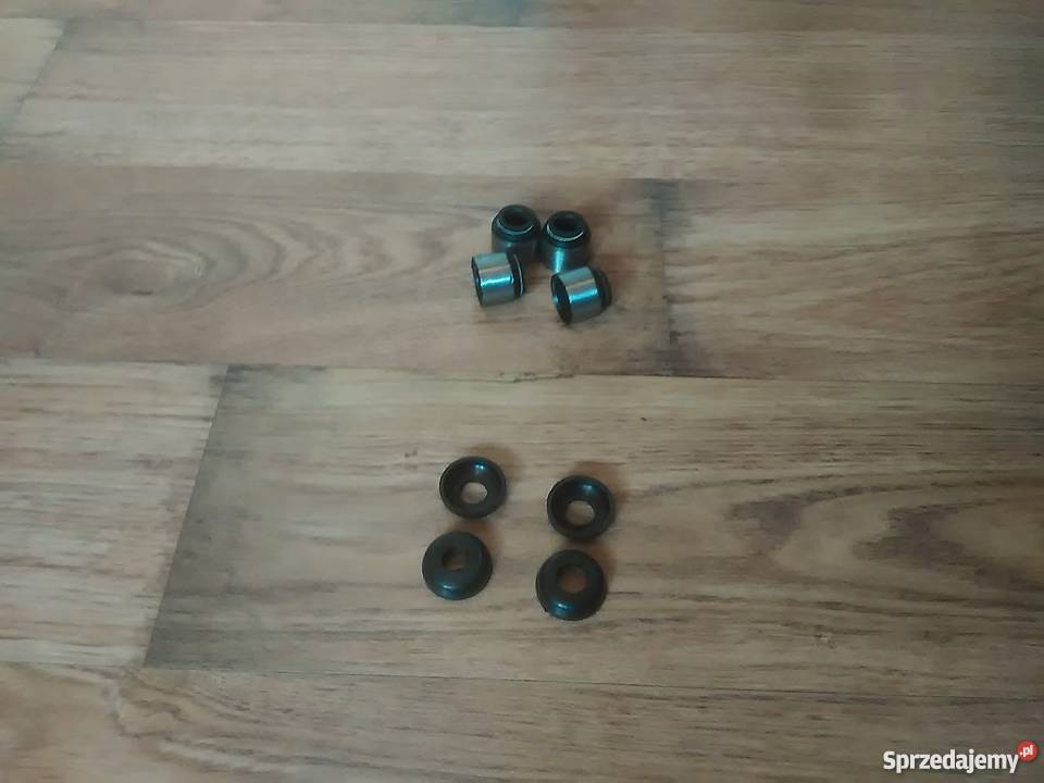 Uszczelniacz zaworu Farm Mot 250D pierścień Far nieuszkodzony