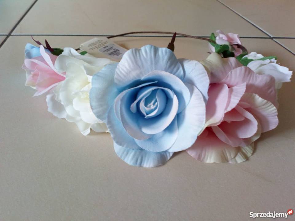 Wianek ze sztucznych kwiatków Kraków