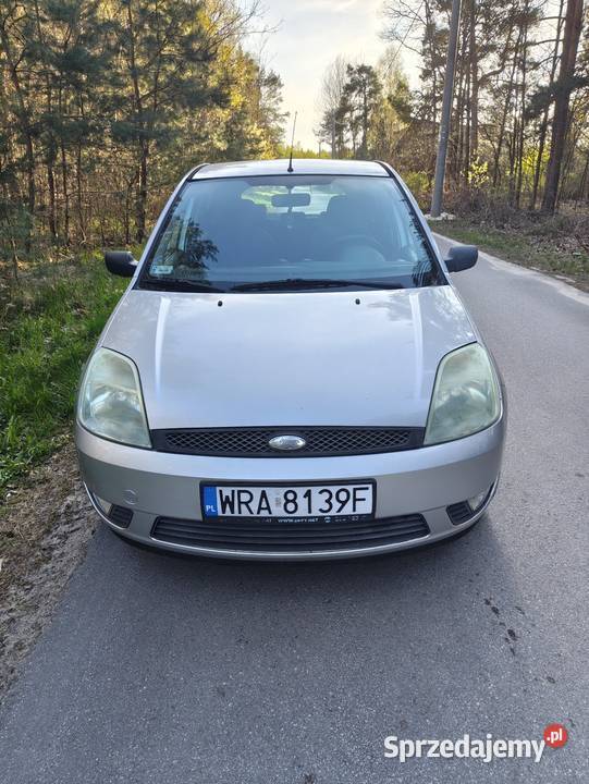 Ford Fiesta 14 2004 Rok produkcji 2004 Pionki sprzedam