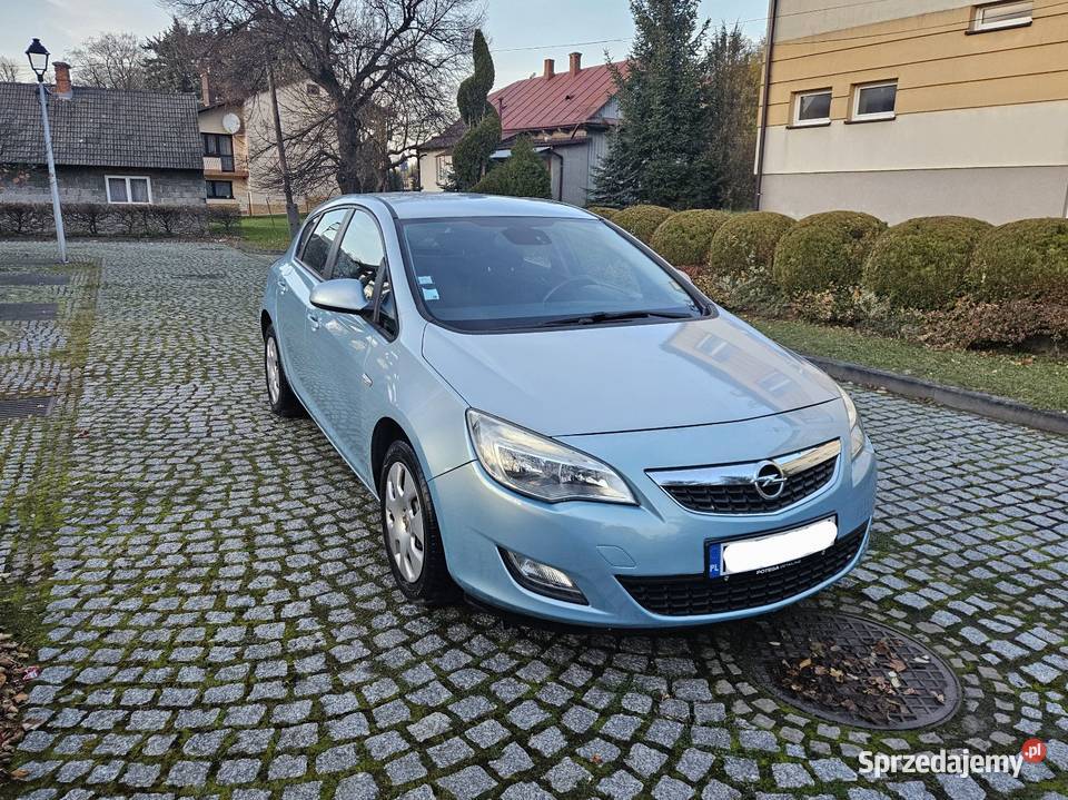 Astra J 2010r 14Benz 100 Klima Niski Przebieg Ryglice