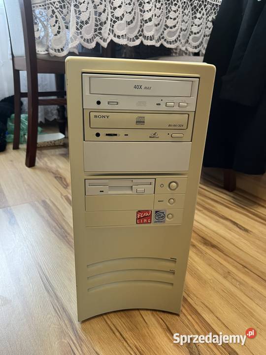 Zabytkowy komputer PC Bluechip Intel Pentium II Brzana