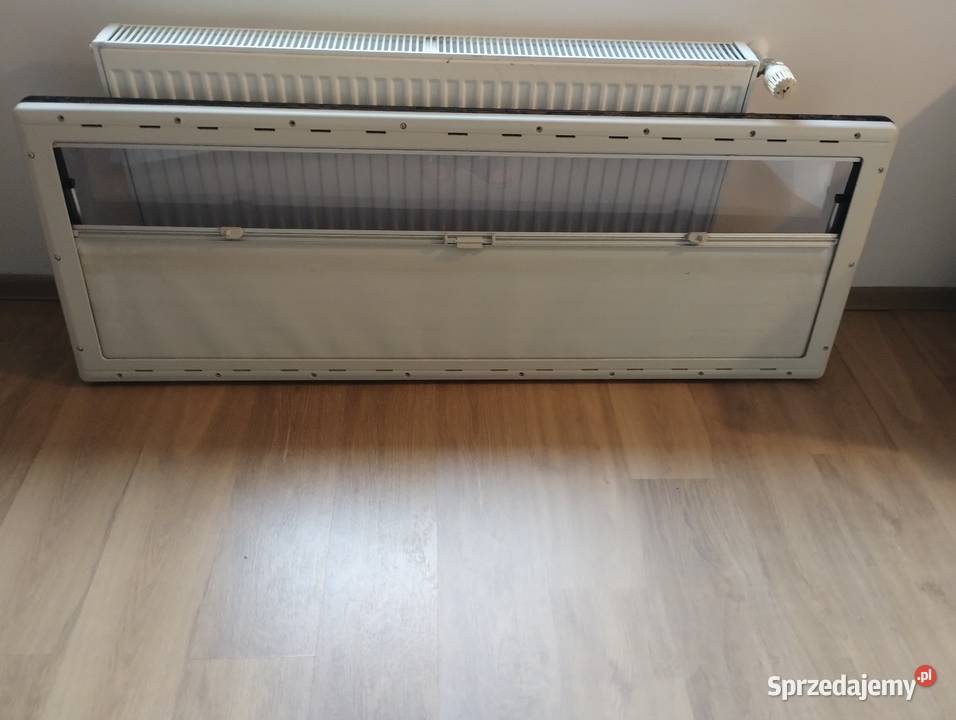 Okno uchylne z roletą i moskitierą do kampera Mierzyn