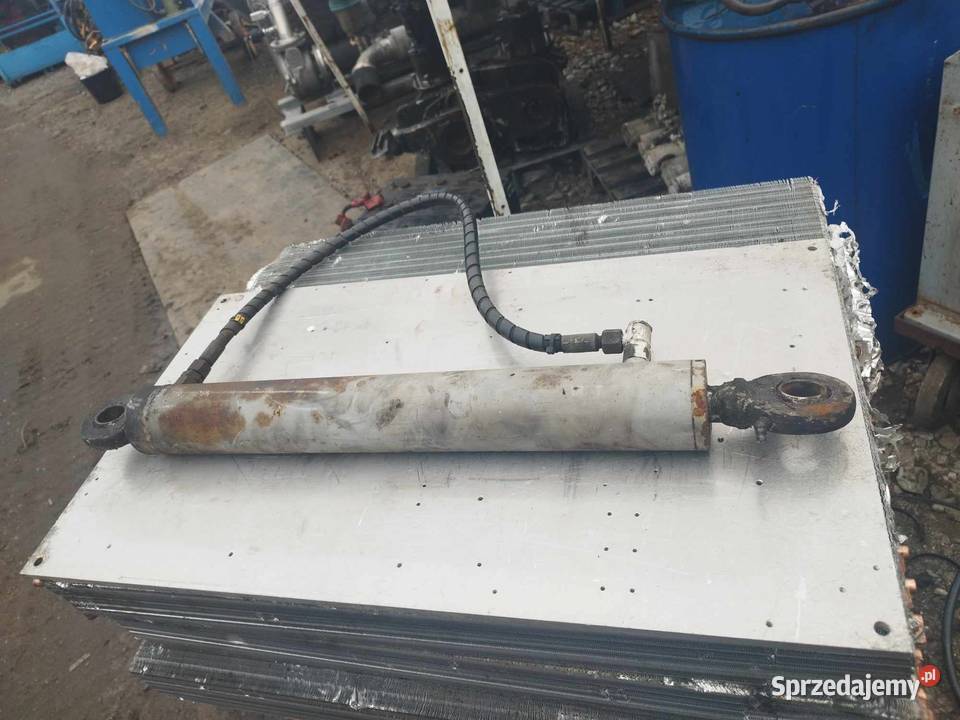 Siłownik hydrauliczny Złożony 705 rozciągnięty Strzyżew