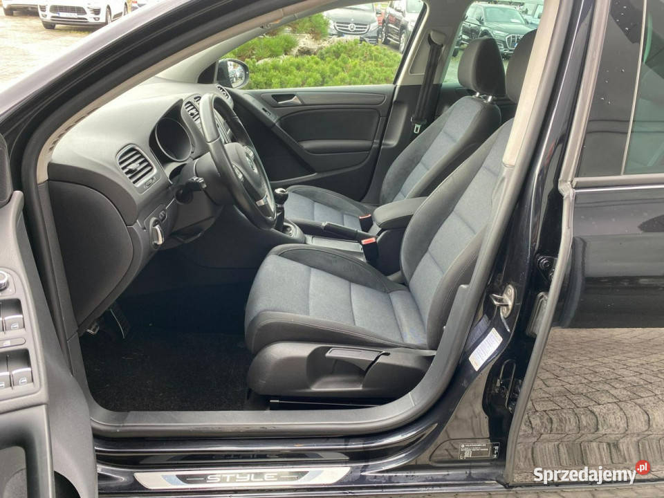 Volkswagen Golf podgrz fotele navi PDC manual Rok produkcji 2012
