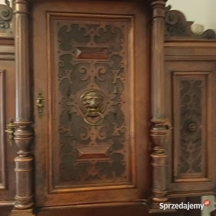 Stary bogato rzeźbiony kredens Płock