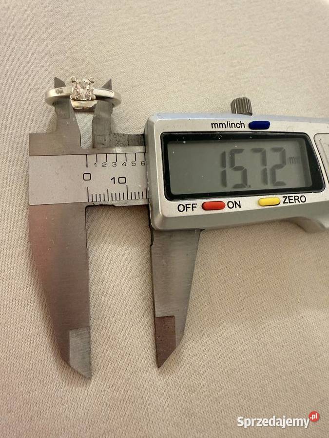 Ekskluzywny pierścionek zaręczynowy z białego Szczecin