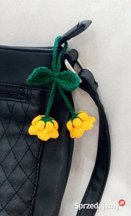 Kwiaty dzwoneczków wykonane na szydełku brelok Łask