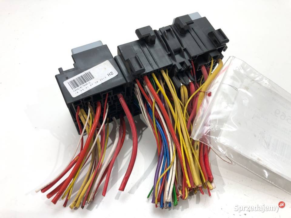 SKRZYNKA BEZPIECZNIKÓW RENAULT CLIO IV