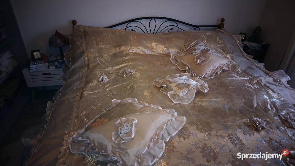 Dekoracyjna królewska narzuta z poduszkami na mazowieckie Brwinów sprzedam