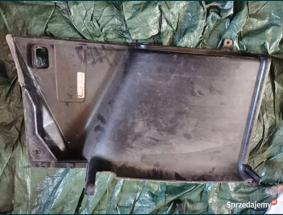 Boczek tapicerka bagażnika BMW E34 kombi prawy Pozostałe Żory sprzedam