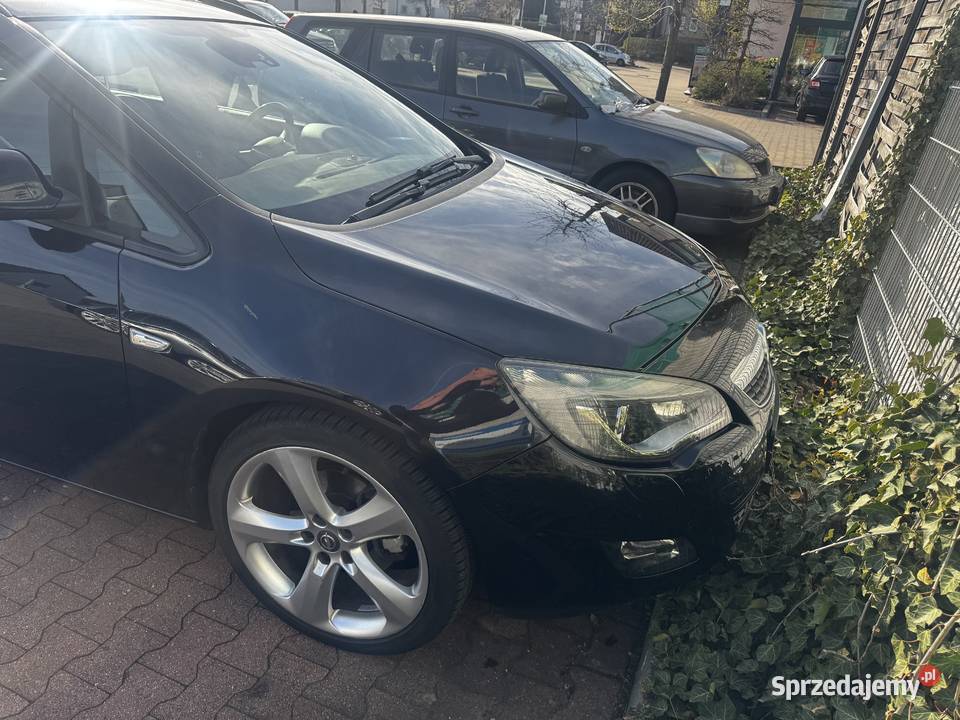 Opel Astra J zamienię na przyczepę kempingową Rok produkcji 2011 Bolesławiec sprzedam