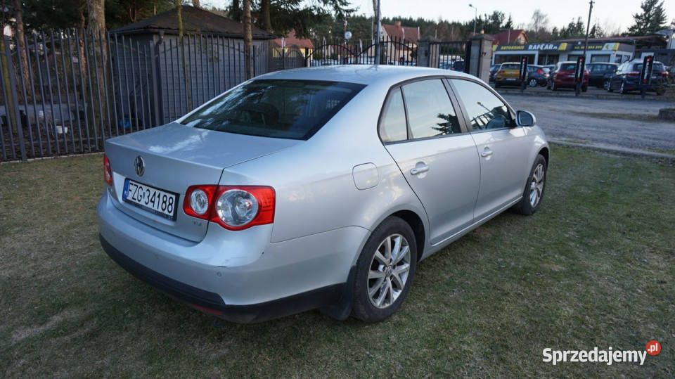 Volkswagen Jetta zarejestrowany ubezpieczony czujnik parkowania Zielona Góra