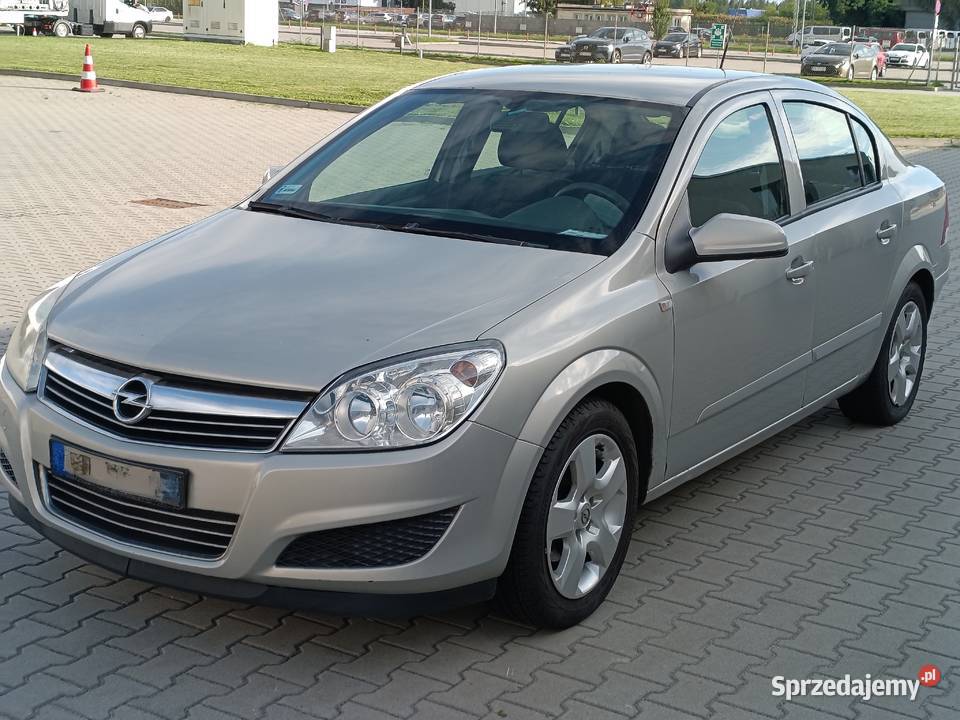 Sprzedam Opel Astra H Sedan 225600km Astra Kraków sprzedam