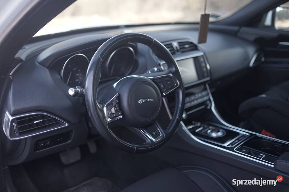Jaguar xe RSport 20 D z nowym silnikiem na Proćwin
