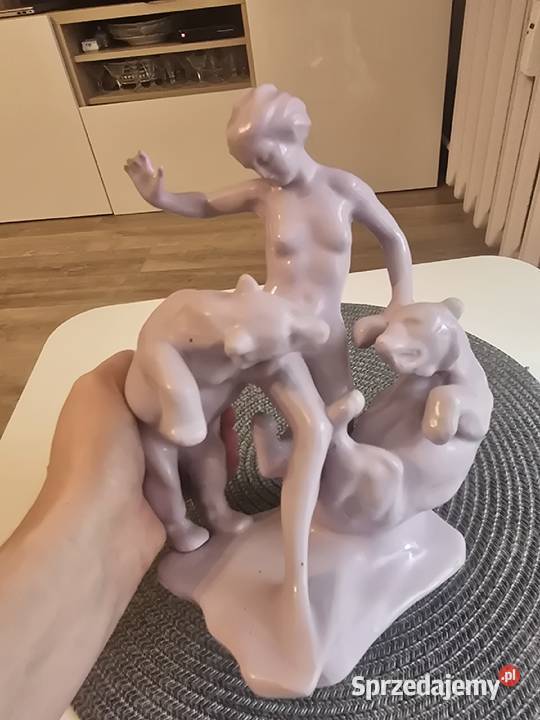 Figurka porcelanowa kobieta z niedźwiedziami Poznań