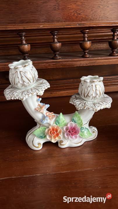 Świecznik z kwiatkami Sygnowany Może ktoś zna tę Porcelana i szkło