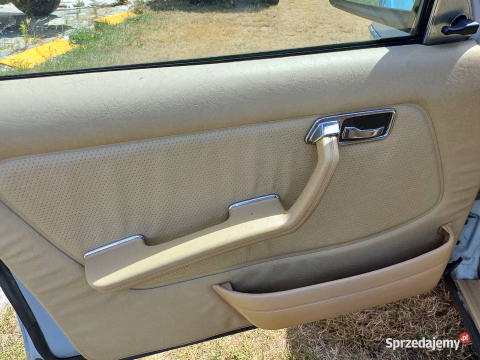 Kompletne wnętrze Mercedes W123 jasnobeżowy
