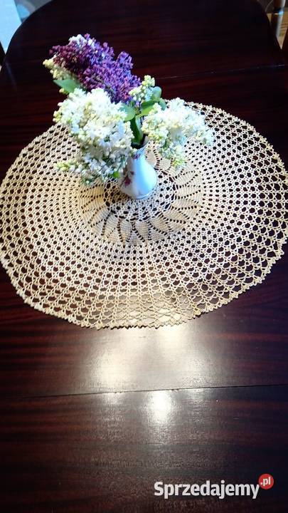 Złota serweta szydełkowa