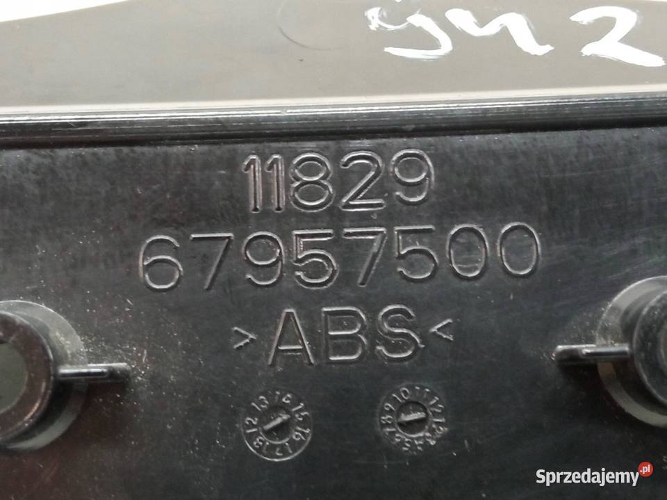 UCHWYTY RĄCZKA KLAPY BAGAŻNIKA TYŁ 67957500 Rok produkcji 2016