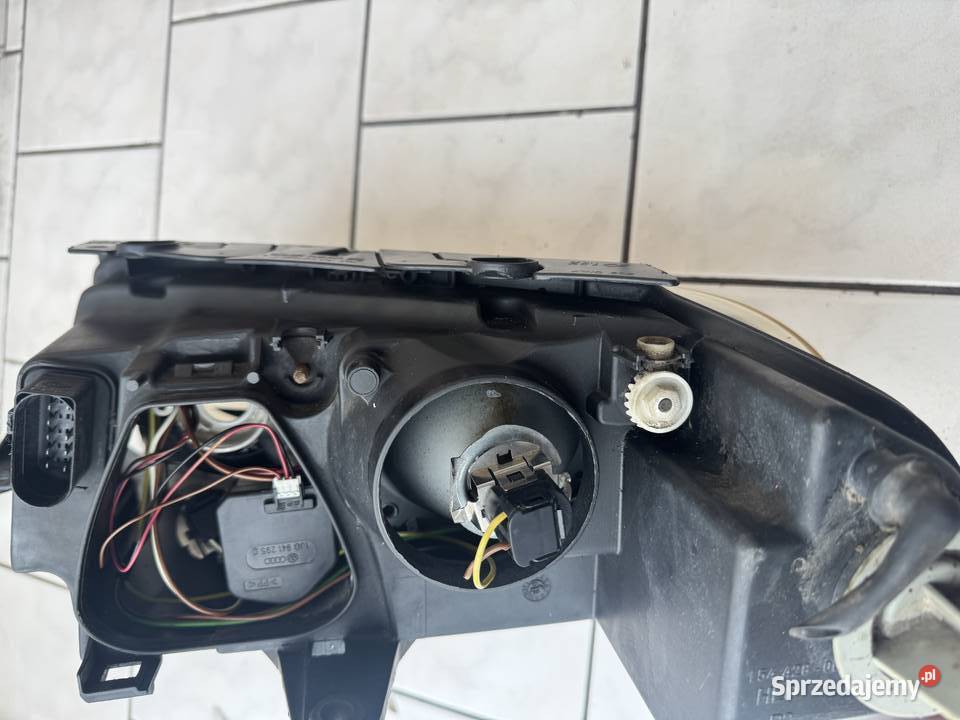 Lampa przód prawa vw passat B5 FL HELLA Kołobrzeg