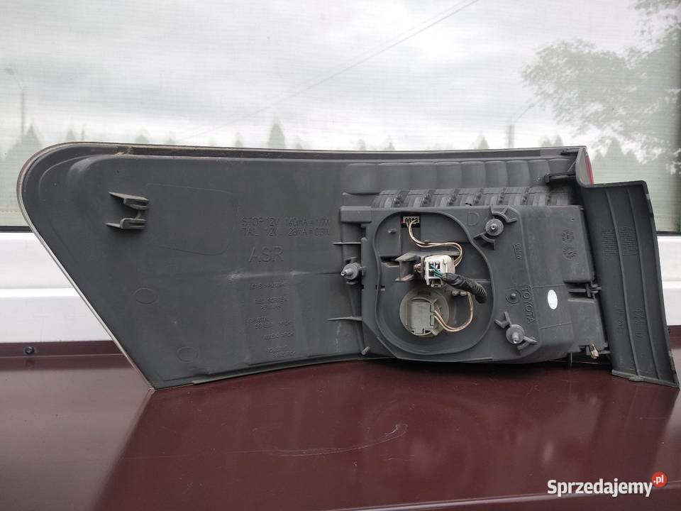 Toyota Avensis T27 sedan lampa tył tylna prawa w Sieradz